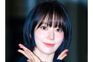 LE SSERAFIM・宮脇咲良、表参道のカフェに来店！洗練された佇まいで視線を独占「完璧です…」【PHOTO】 画像