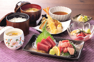 とろける口どけがたまらない！とんでん、「本まぐろと昆布そば」を9日から関東先行販売 画像