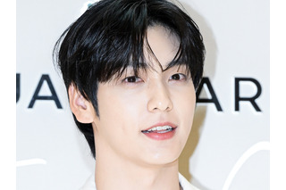 TXT・スビン、日本の“人気アイス”を片手に夜の街に出没！オフショットに反響「メロオッパすぎ」【PHOTO】 画像