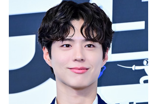 「彫刻かと思った…」俳優パク・ボゴム、美しすぎる“横顔ライン”に思わずファン感嘆！【PHOTO】 画像