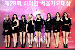 TWICE、ヒット曲・LIKEYのダンス動画を公開！“狭い練習室”を懐かしむ声続々「思い出が湧いてくる」 画像