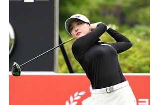 メリハリ抜群なスタイルに目が行く…韓国女子ゴルファー、タイト目ポロシャツから際立つ美貌に反響【PHOTO】 画像