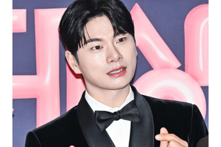 “女性問題疑惑”後初の公の場で…日本ドラマに出演予定の韓国俳優、受賞コメントが波紋→声明「過度な解釈控えて」 画像