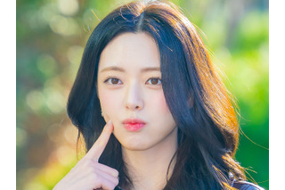 「品川駅に女神降臨…」ITZY・ユナ、来日ショットが話題！ミニ丈からのぞく“くびれウエスト”に釘付け【PHOTO】 画像