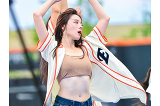 体のライン“くっきり”の超密着ドレス…韓国チアガール、色気ダダ漏れの妖艶SHOTでファン悩殺【PHOTO】 画像