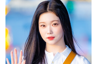 「直視できない」Billlie・ツキ、“網タイツ”姿を下から…色気漂う大胆ショットにファン悶絶【PHOTO】 画像