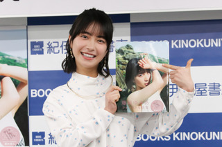 話題の17歳女優・藤﨑ゆみあ、1st写真集は“初めて”を詰め込んだ一冊「一生に一度しかないかけがえのない瞬間」 画像