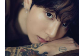熱愛説も話題のBTS・JUNG KOOK、ファッション誌の表紙に　疑惑のカップルタトゥーは写らず【PHOTO】 画像