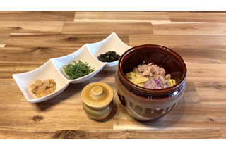 フタを開けると天然黒酢の爽やかな香り！1820年創業の老舗醸造所が「壺そば」を販売 画像