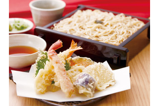 家族亭、サクサクの“本ズワイガニ”天ぷらが楽しめる「年越しそば」を本日より販売開始 画像