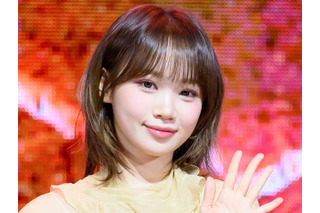 可憐なのに色っぽい…LE SSERAFIM・チェウォン、だぼっとニットから“白肌”ちらり「大優勝」【PHOTO】 画像