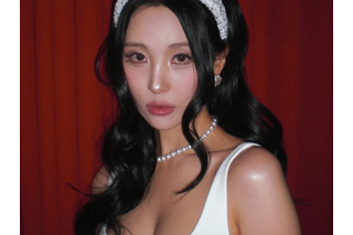 “豊胸”疑われ「大きくない」と否定も…寒さ吹き飛ぶ存在感、圧巻ボリュームのK-POP歌手【PHOTO】 画像