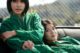 出口夏希＆南沙良W主演映画『万事快調〈オール・グリーンズ〉』本編映像公開！同好会メンバーが学校の屋上で決起集会！ 画像