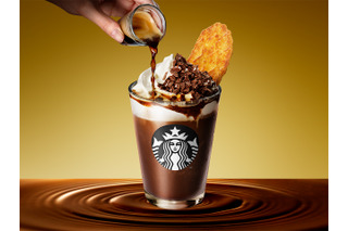 スタバ、ワッフルクッキーをディップして楽しむ新作フラペチーノを28日より販売！ 画像