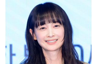 元祖“韓流四天王”の夫ウォンビンが「頑張れ」と応援！ 女優イ・ナヨン、新ドラマ制作発表会に登場 画像