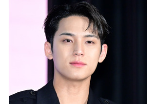 SEVENTEEN・ミンギュ、“濡れ髪”で放つ爽やかな色気にトキメキ…「心臓もたない」 画像