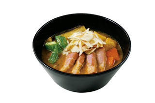 ココイチ、燻製の風味ふわりと香る「厚切りベーコンとスモークチーズのスープカレー」2月1日より販売！ 画像