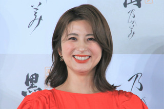 宇賀なつみアナ、ルワンダでマウンテンゴリラと接近ショット！「迫力がすごい」とファン驚き 画像