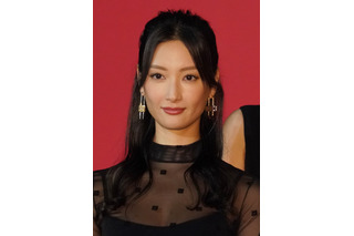 菜々緒、開放的な入浴シーン＆水着姿も！大自然を満喫する様子を動画を披露 画像