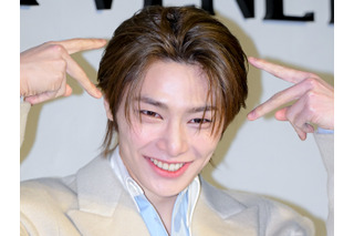 Stray Kids・I.N、ふんわりパーマ×眼鏡で“彼氏感”全開！冬コーデSHOTに反響「たまらない」 画像