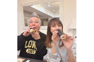 渡辺美奈代、豪快に恵方巻きを頬張る夫婦ショット公開！ 画像