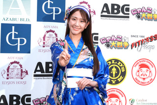 “奇跡の9等身ボディ”斎藤恭代、ミニスカ着物姿で「K-1 GP」ラウンドガールに挑戦！ 画像