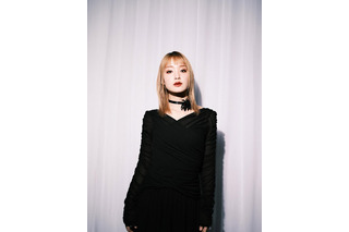 剛力彩芽、モード感漂うブラックドレス姿！雰囲気一変の最新ショットに反響 画像