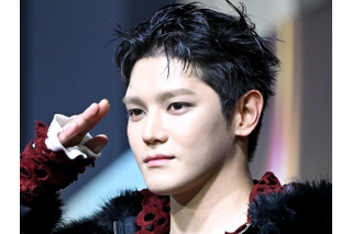 【写真】NCT・テヨン、ユウタからの祝花抱きしめニッコリ　“猫耳”姿で見せた笑顔にファン悶絶「尊い…」 画像