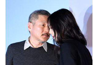 妻と離婚できず、ついに“不倫関係”の女優を出産させた韓国映画監督（65） 白髪姿の近況が公開され注目 画像