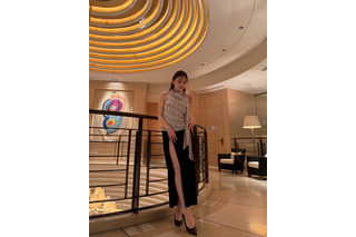 久間田琳加、深すぎるスリットに視線集中！銀座フレンチで魅せた大人の色気 画像