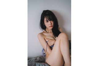 元AKB48・相馬結衣、5年ぶりの写真集タイトル＆表紙が公開！“無防備な姿”を披露した先行カットも披露 画像