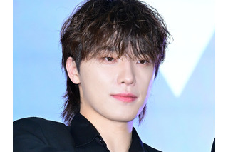 「ボタン閉めて！」SEVENTEEN・ディノ、素肌覗くスーツ姿で“色気爆発”…艶っぽビジュでファン魅了！ 画像