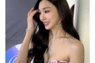 左手には輝く指輪…少女時代初の既婚者となったティファニー、上品なドレス姿公開　結婚後初の近況投稿 画像