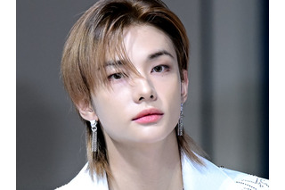 「心臓が持たない」Stray Kids・ヒョンジン、肉体美チラ見せ！色気溢れる眼差しでファンを虜に 画像