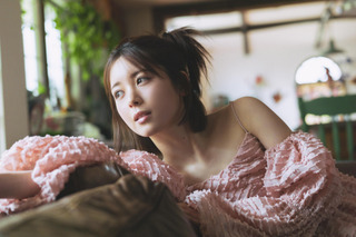 乃木坂46・筒井あやめ、ボブヘア初グラビアを披露！愛らしさあふれるカットをたっぷり収録 画像