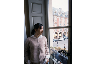 のん、パリでの思い出ショット公開！“大人カジュアル”な装いにファン絶賛 画像