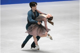 紀平梨花、りくりゅうとカナダ再会！ペア・西山真瑚と4ショット「こっちで会えると思ってなかった」 画像