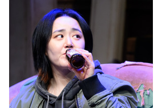 清純派のイメージを脱却しすぎて誰かわからないレベル　ムン・グニョン、9年ぶり舞台で衝撃の男性役 画像