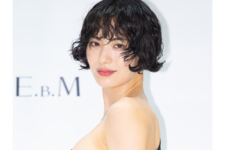 全身タトゥーを「バカみたい」と後悔し除去したナナ、インナーなし密着衣装から跡見える素肌まで 画像