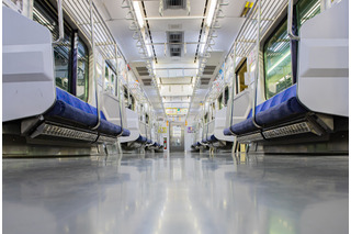 電車内がハッピーターンだらけに！？公式Xが「ハッピーターン化計画」を告知 画像