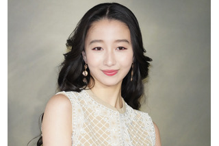 Cocomi、ミニスカ×タートルで際立つ美脚と曲線美！何気ない風景が“映画のワンシーン”のよう 画像