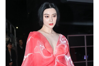 「巨額脱税」や「失踪説」で話題集めたファン・ビンビン、『イカゲーム』監督との“意外な2ショット”に注目 画像