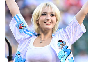 あと数センチで…インナー露出で物議を醸したチョン・ソミ、ヒヤヒヤする背中の肌見せが話題 画像