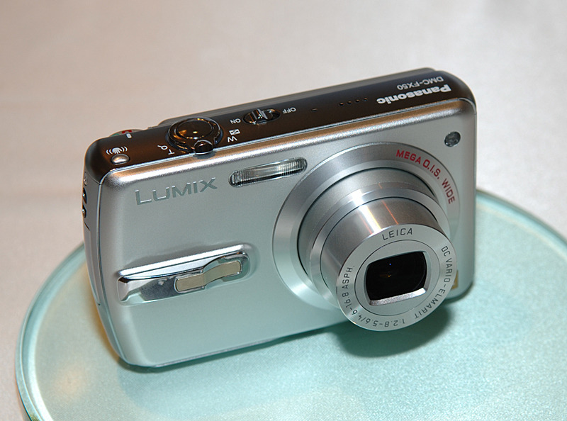 松下、広角端28mmの720万画素薄型コンパクトデジカメ「LUMIX DMC-FX50