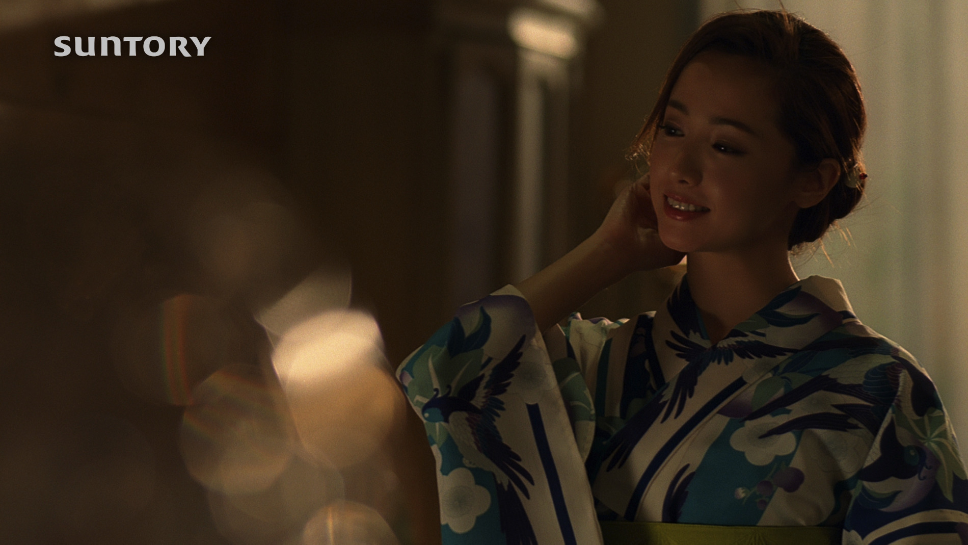 沢尻エリカ　着用　浴衣　ほろよいCM Erika Sawajiri shows off beautiful legs in yukata. Suntory