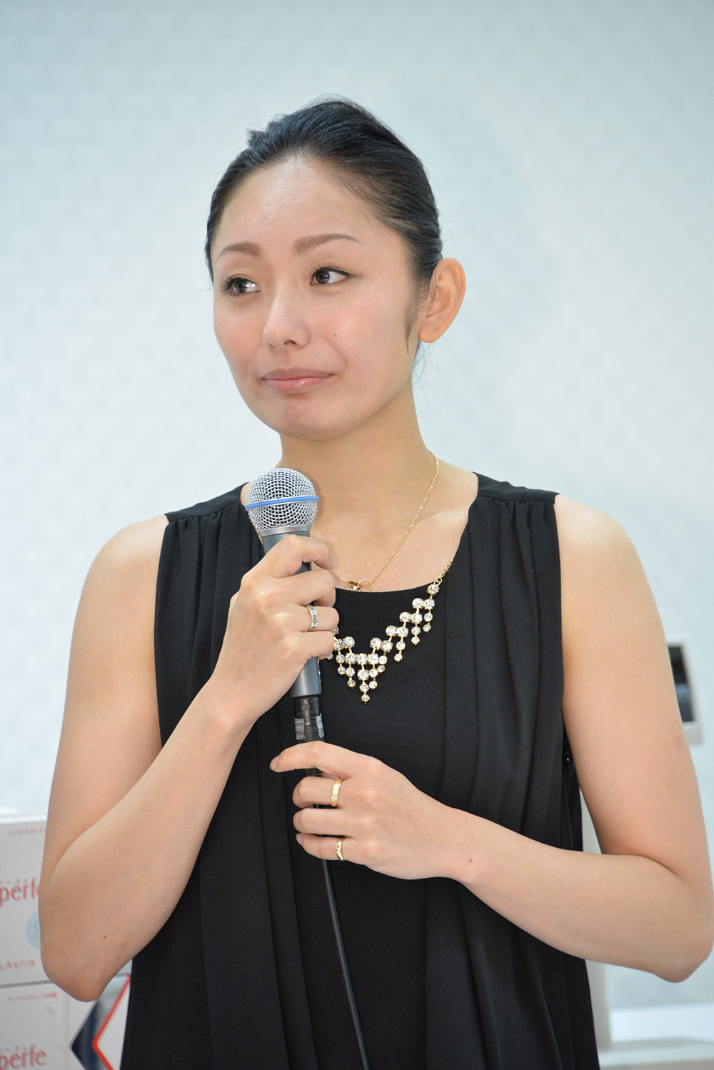 安藤美姫、地上338メートルのマカオタワーで早着替え | RBB TODAY