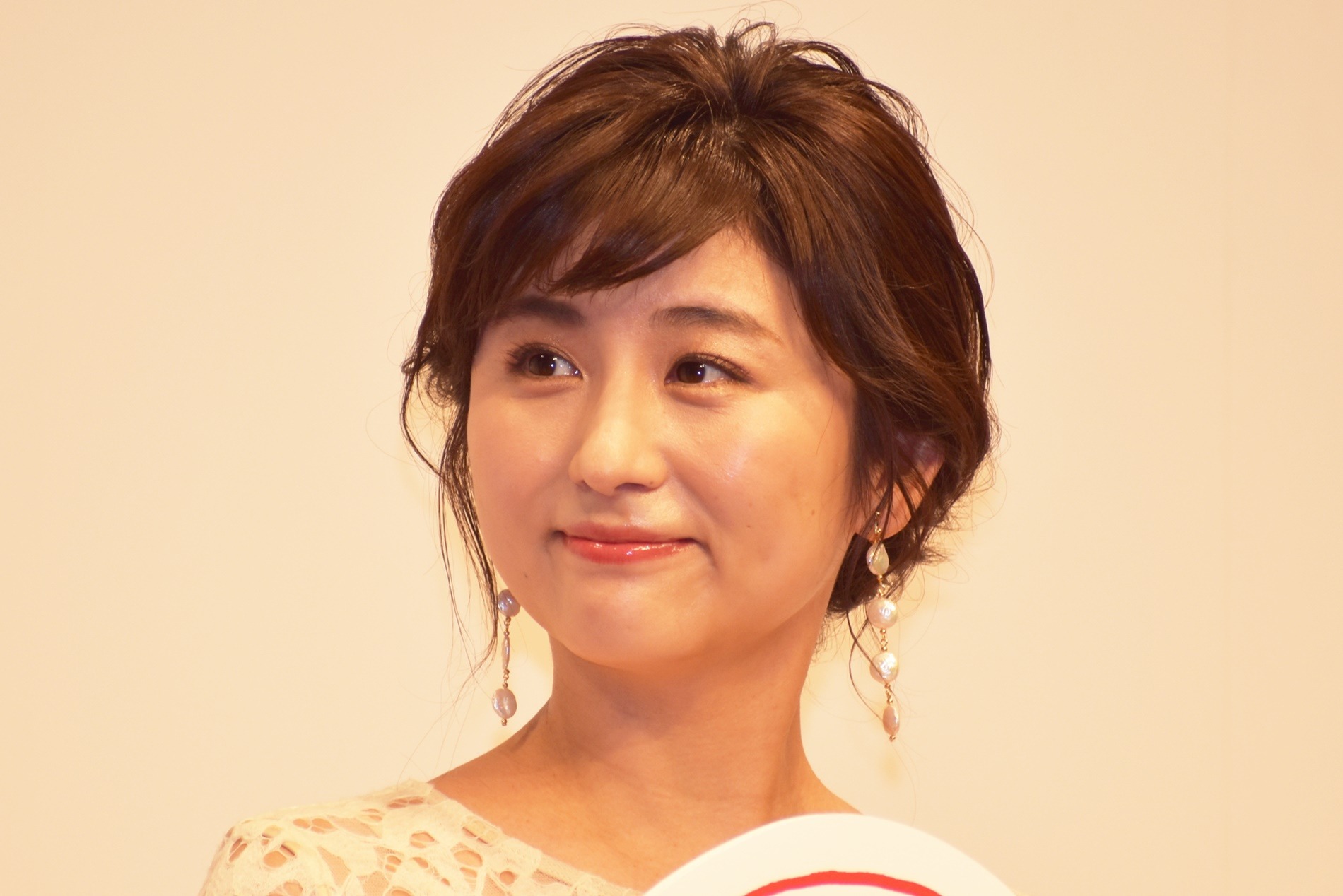 宇賀なつみ　アイコラ 宇賀なつみ、割烹着姿で“シュウペイポーズ”を披露！ | RBB TODAY