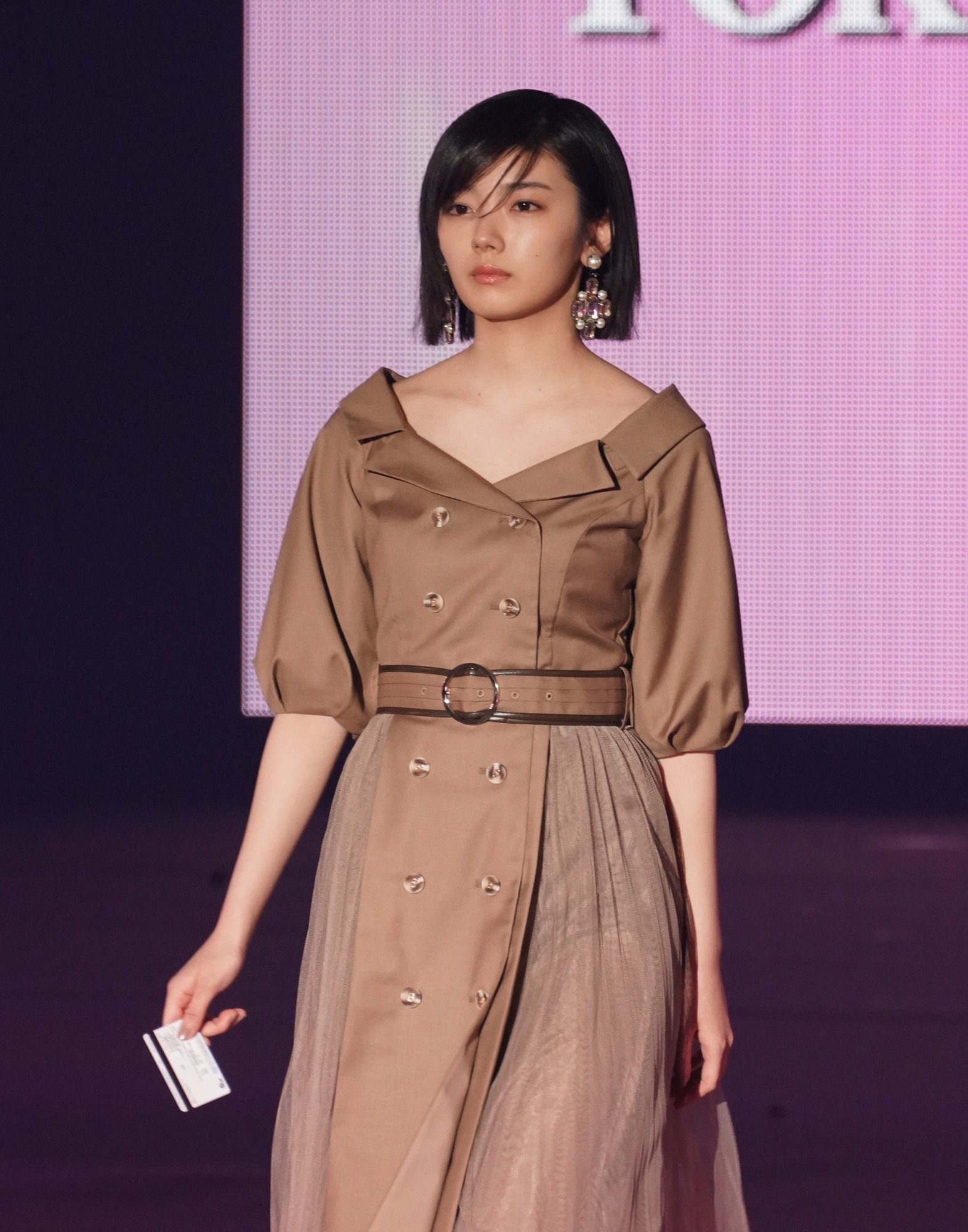 櫻坂46・藤吉夏鈴、電話対応マナーでグダグダ大混乱！ネット大