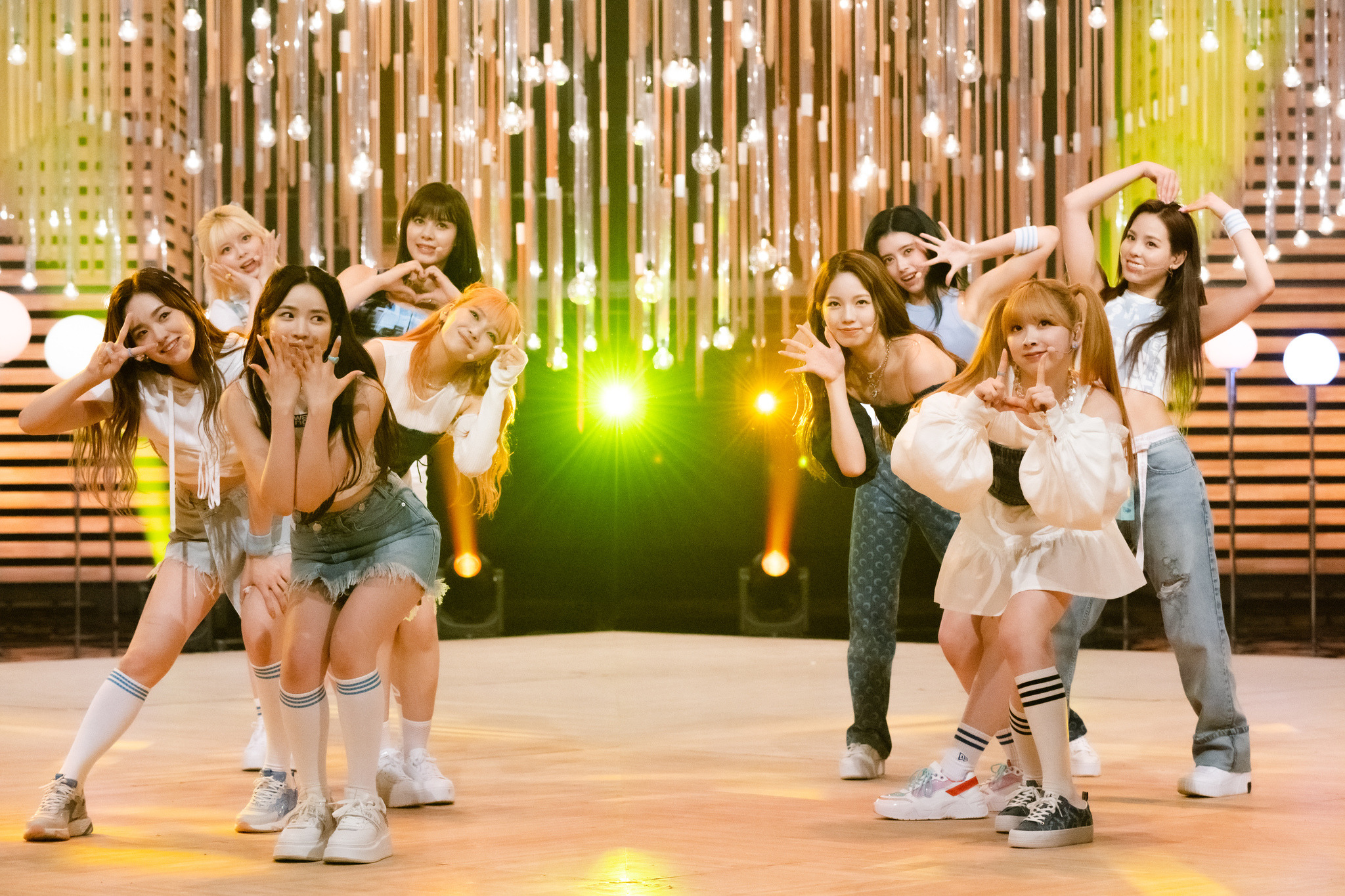 ノーブラ　ダンス NiziU、共同生活2年の“変化”語る お風呂はみんなで入る「最大4人まで」 | RBB TODAY