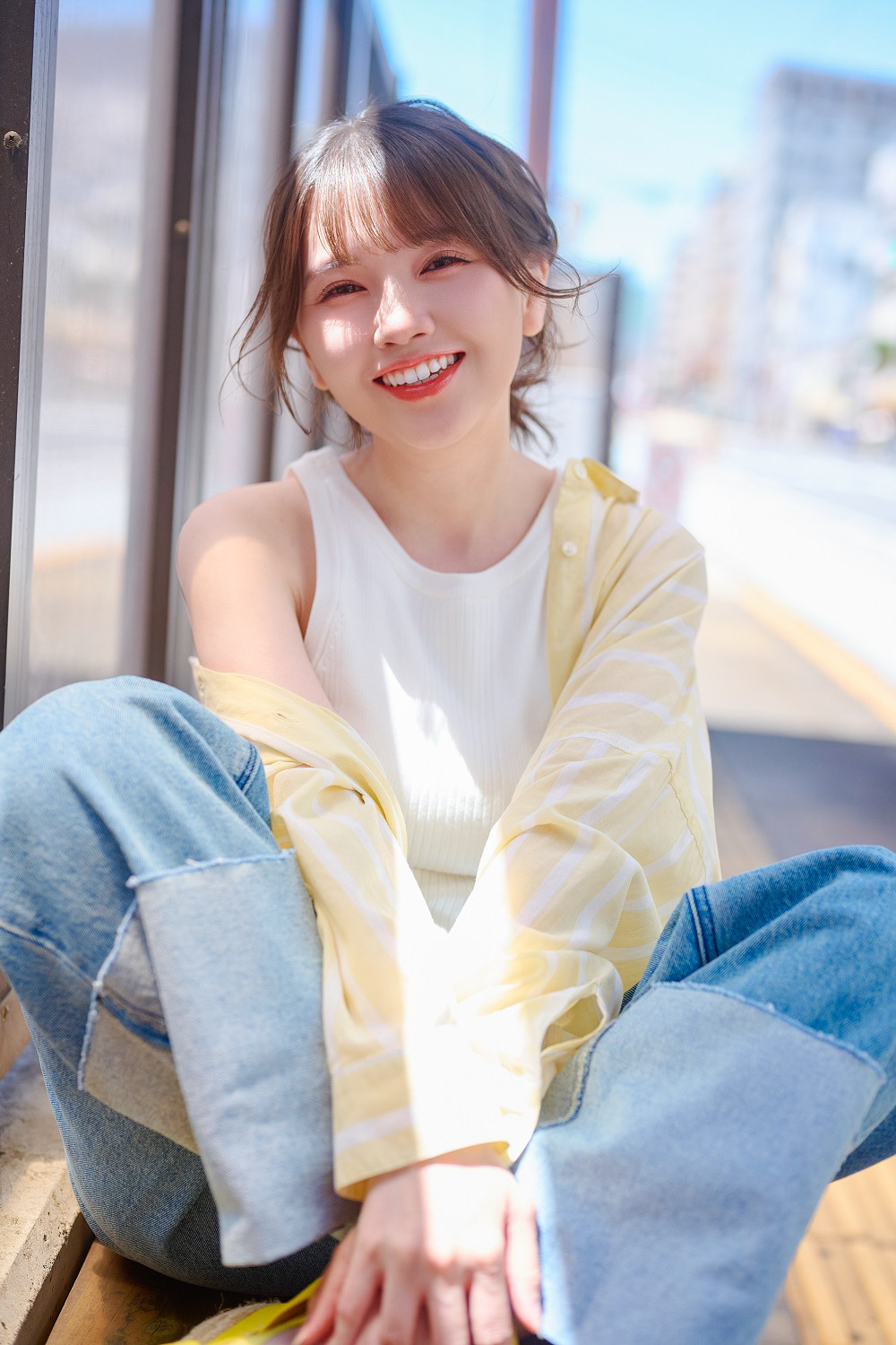 声優・鬼頭明里、フォトブックでしか見られない貴重なランジェリー 
